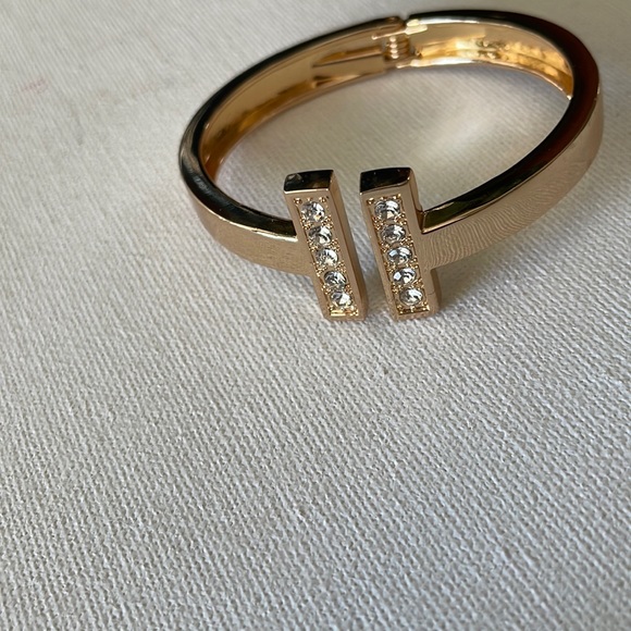 Gorgeous cuff bracelet. - Picture 2 of 6